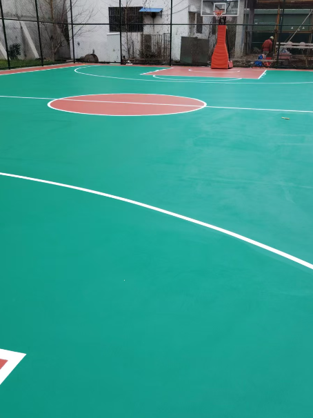 佛冈 球场长期使用易出现地面开裂